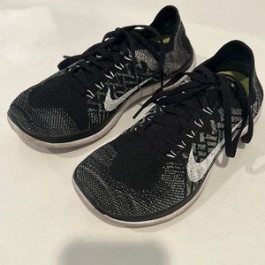 Nike women’s fly knit 4.0 sz 5